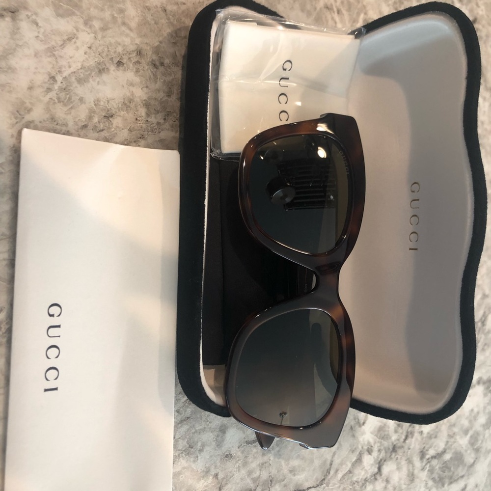 Gucci Monochromatic Cat-Eye Sunglasses in Tortoise